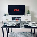 Deluxe 2 Bedroom Apartment