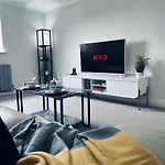 Deluxe 2 Bedroom Apartment